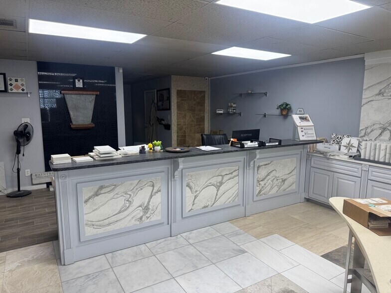 More Photos Of 1460 Bay St W, Savannah Showroom For Sale