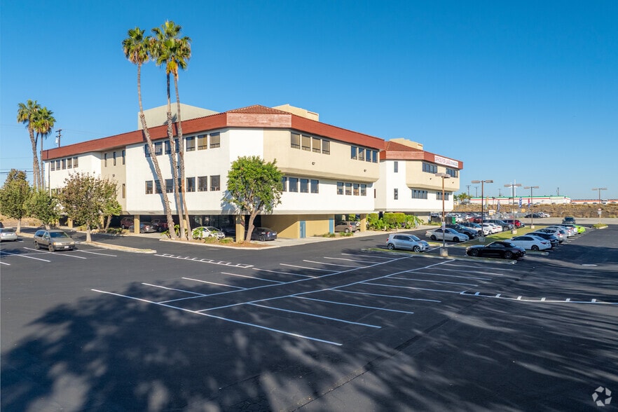 More Photos Of 24404 S Vermont Ave, Harbor City Unknown For Lease