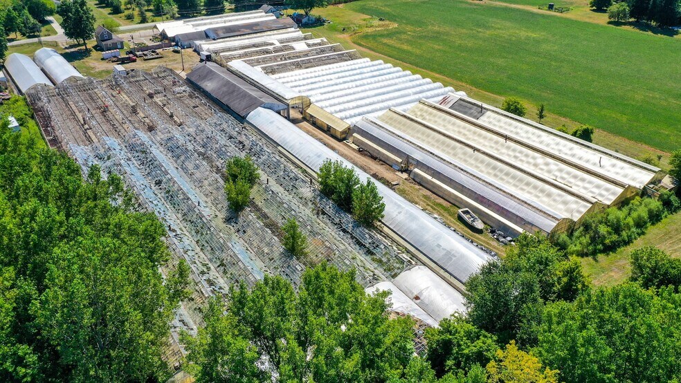 More Photos Of 1993 Wright Rd, Akron Garden Center For Sale