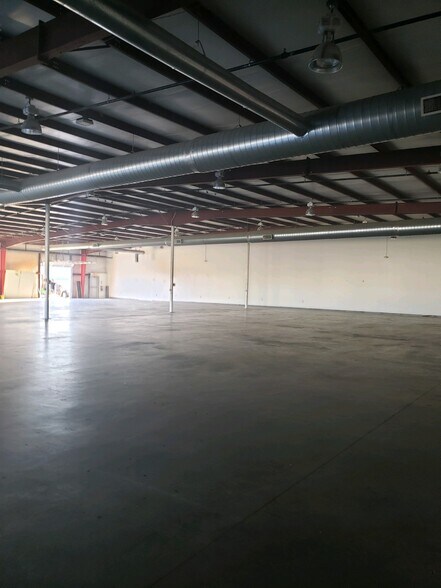 More Photos Of 1905 Central Pky, Decatur Showroom For Lease