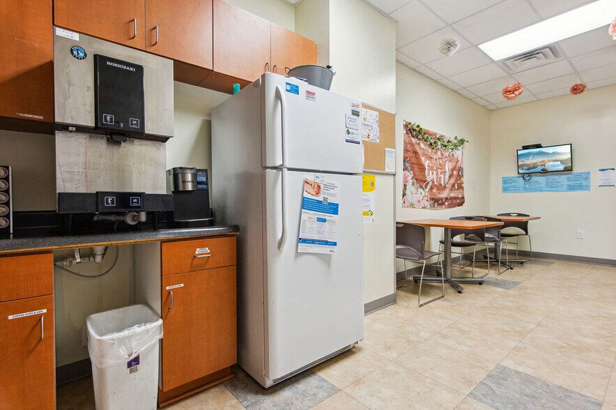 More Photos Of 4275 Western Blvd, Jacksonville Storefront Retail Office For Sale