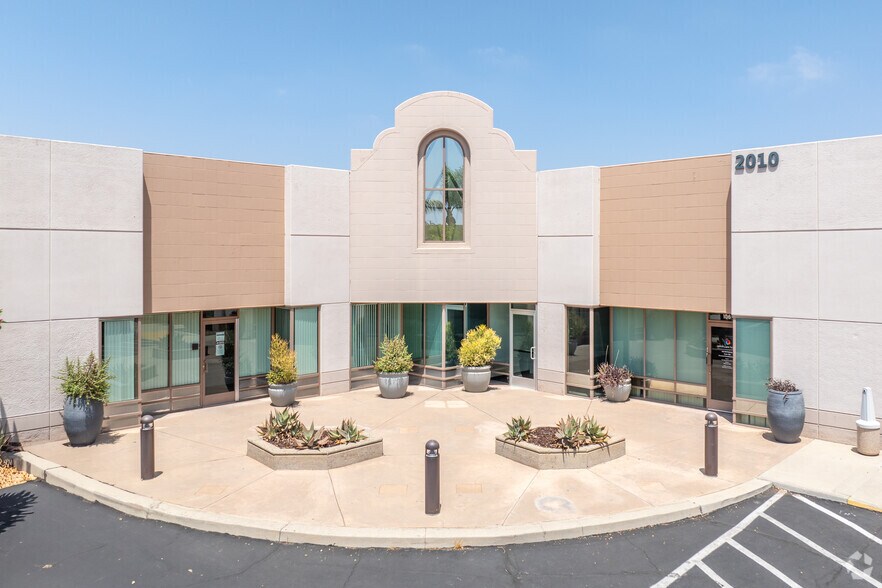 More Photos Of 2010 Iowa Ave, Riverside Office For Lease