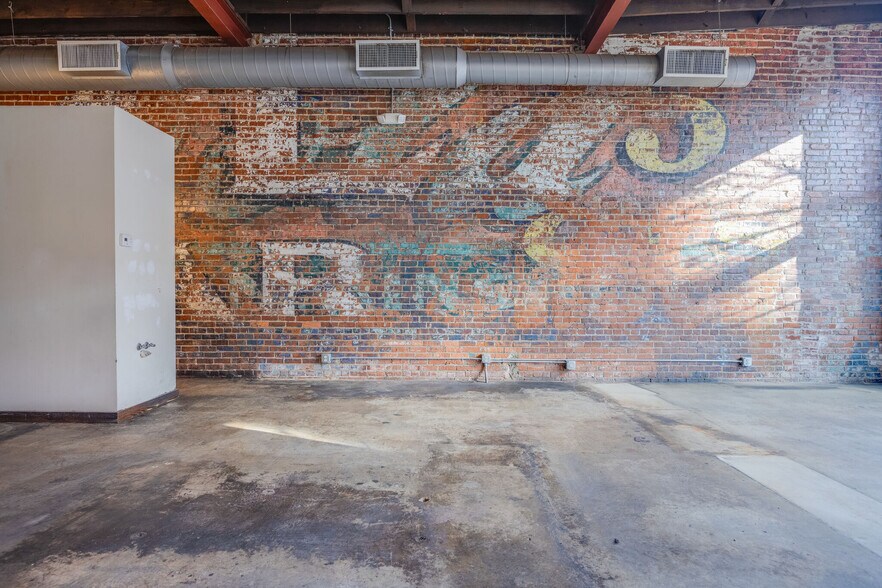 More Photos Of 1437 Market St, Chattanooga Storefront For Lease