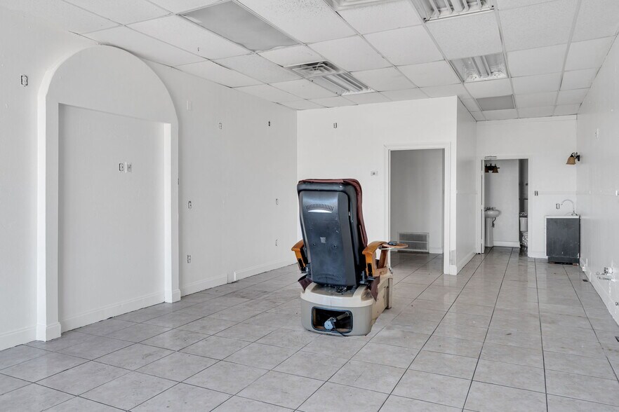 More Photos Of 7118-7140 Downman Rd, New Orleans Storefront Retail Residential For Sale