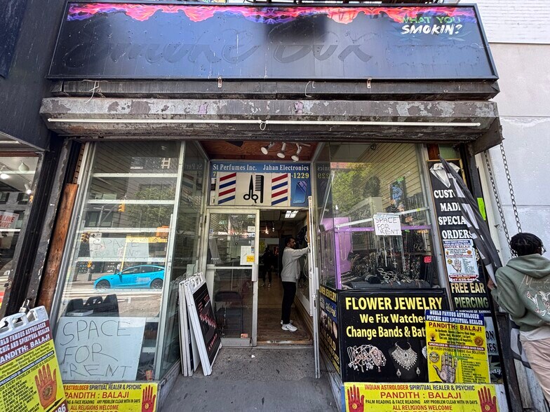 More Photos Of 472 Fulton St, Brooklyn Storefront Retail Office For Lease