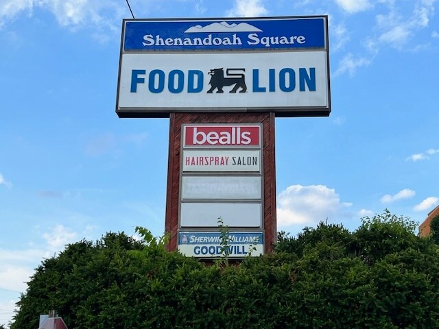 More Photos Of 1029 S Main St, Woodstock Unknown For Lease