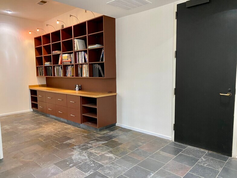 More Photos Of 1005 S 76th Ave, Omaha Medical For Lease