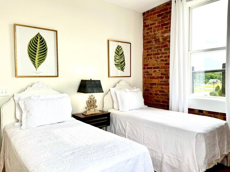 More Photos Of 114 N Walnut St, Seneca Storefront Retail Residential For Sale