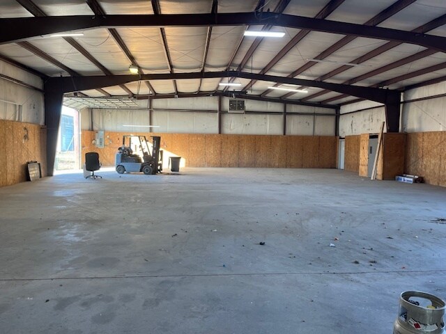 More Photos Of 1488 June Self Dr, Springdale Warehouse For Lease