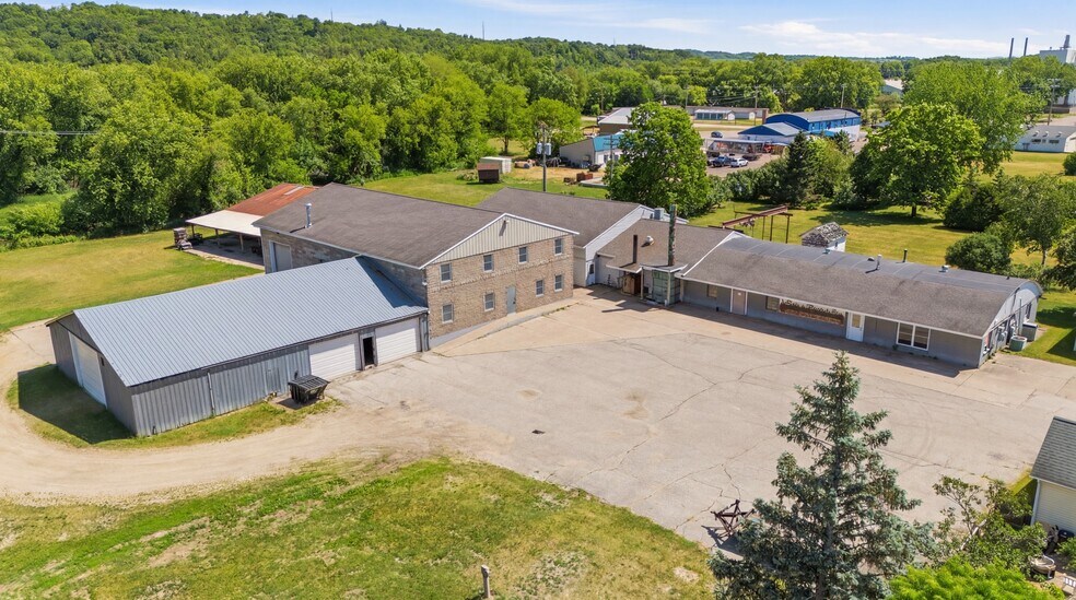 More Photos Of 520 W Broadway St, Blair Warehouse For Sale