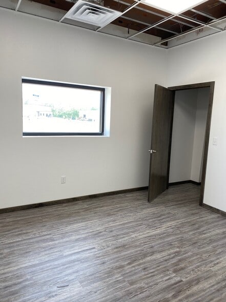 More Photos Of 8408 SW 23rd Pl, Oklahoma City Industrial For Lease