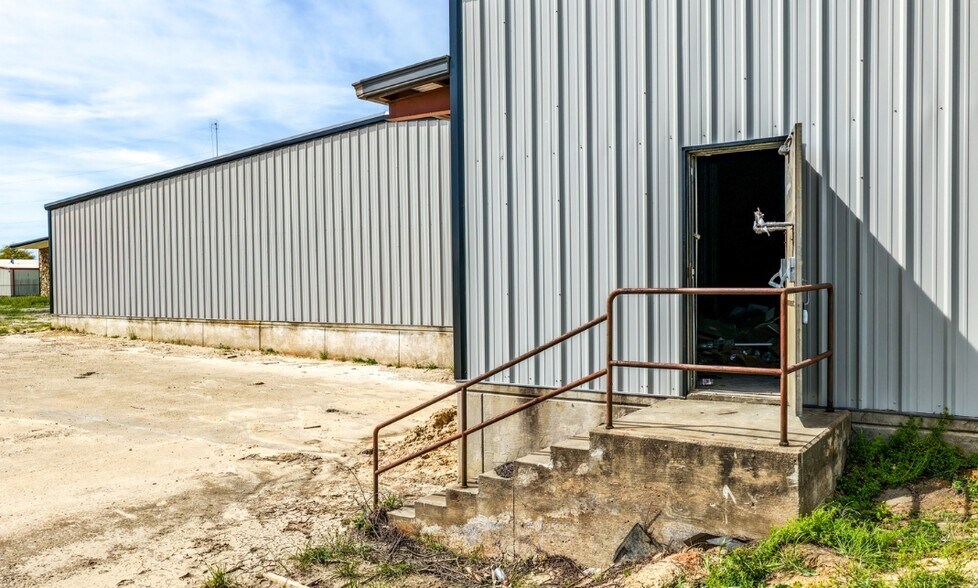 More Photos Of 5888 Hwy 66, Greenville Warehouse For Lease