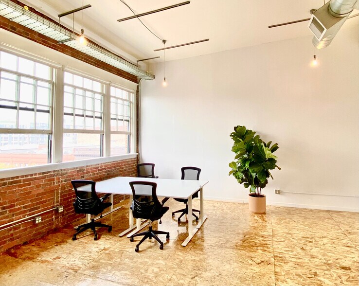 More Photos Of 911 E Pike St, Seattle Loft Creative Space For Lease