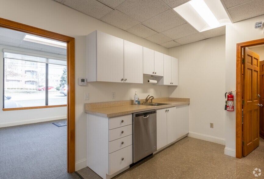 More Photos Of 600 Pleasant St, Watertown Medical For Lease