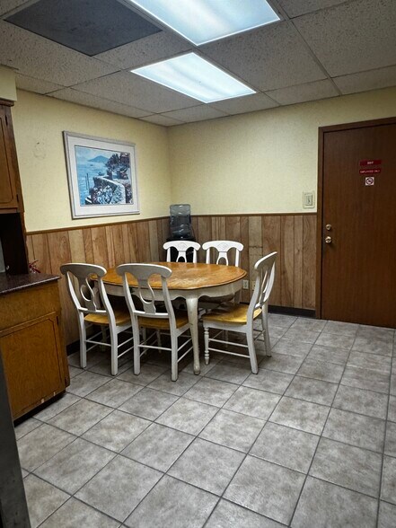 More Photos Of 300 Palm Dr, Corpus Christi Warehouse For Sale