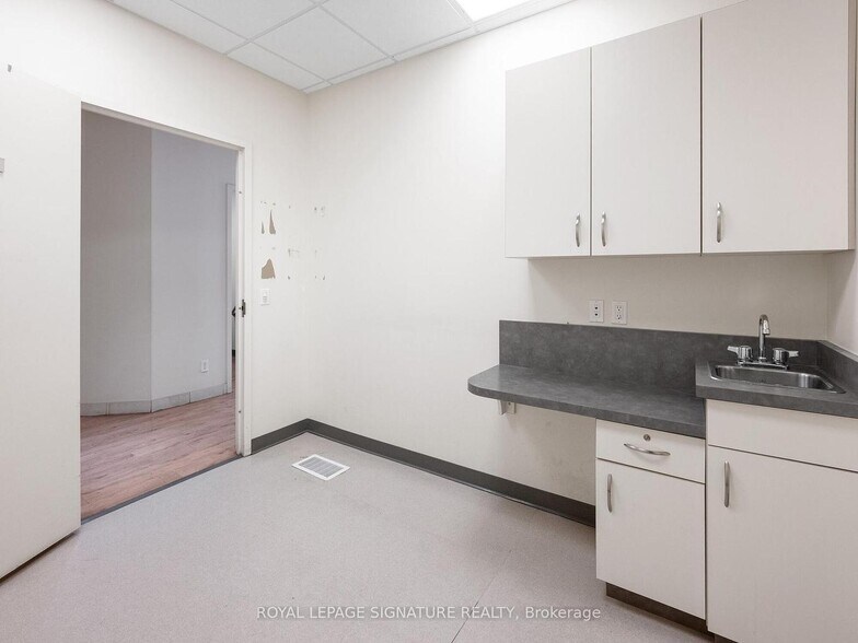 More Photos Of 1560 Queen St W, Toronto Storefront Retail Office For Lease