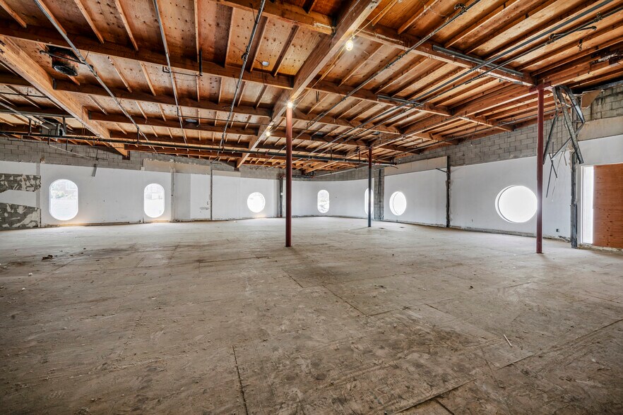 More Photos Of 1936 S Mateo St, Los Angeles Warehouse For Sale