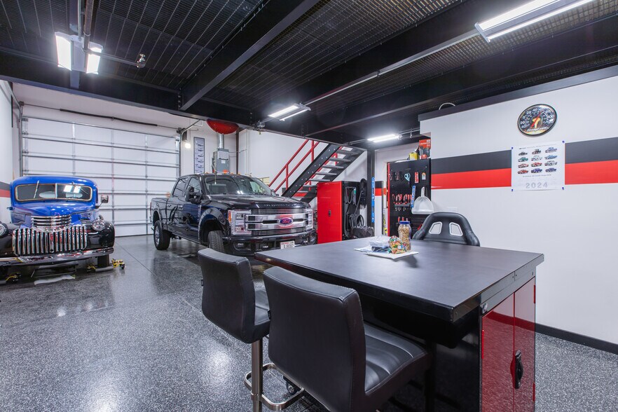 More Photos Of 450 E Willis #122, Chandler Self Storage For Sale