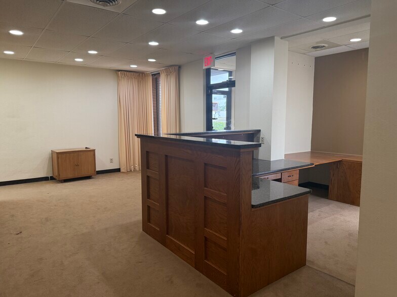 More Photos Of 1214 N Highway 81, Duncan Office For Lease