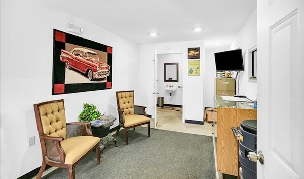 More Photos Of 3612 W Bloomington Rd, Champaign Truck Terminal For Sale