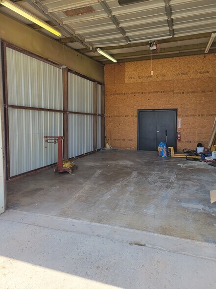 More Photos Of 5510 N Highway 81, Enid Warehouse For Lease