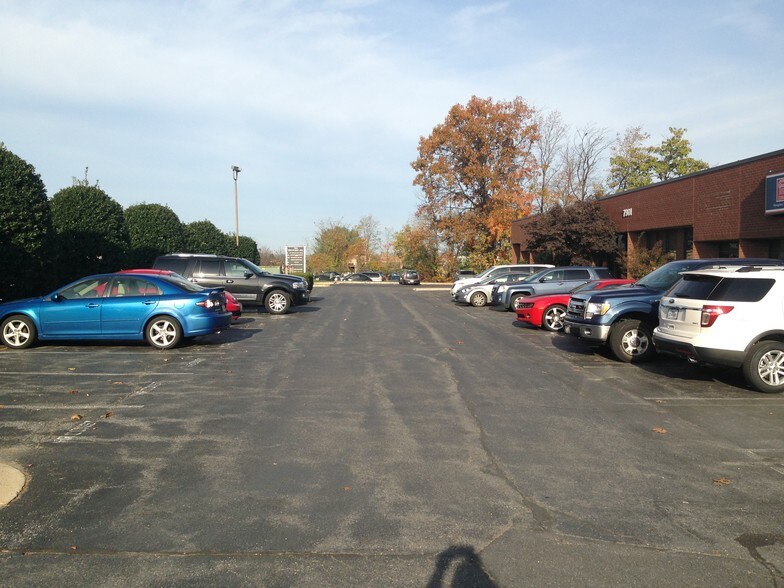 More Photos Of 7901 Beechcraft Ave, Gaithersburg Warehouse For Lease