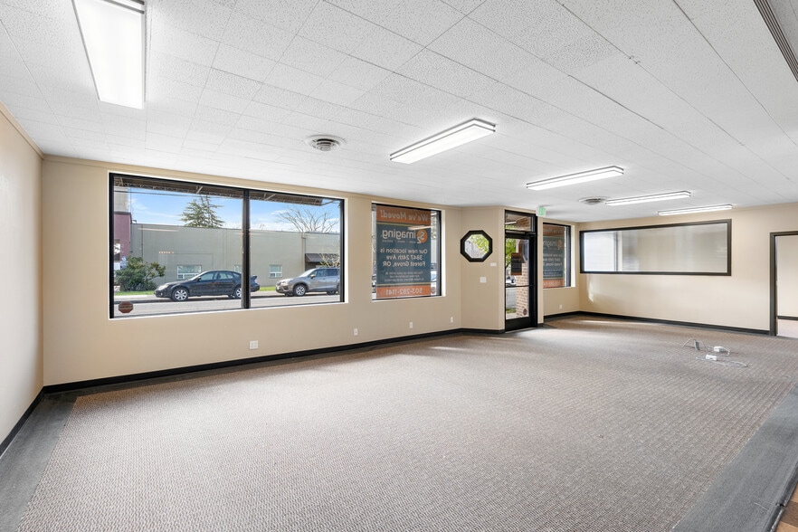 More Photos Of 305 NE Russell St, Portland Light Manufacturing For Sale