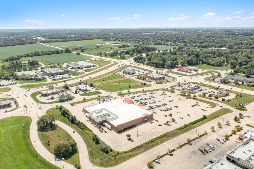 More Photos Of 2206 Barnes Blvd, Rockford Supermarket For Sale