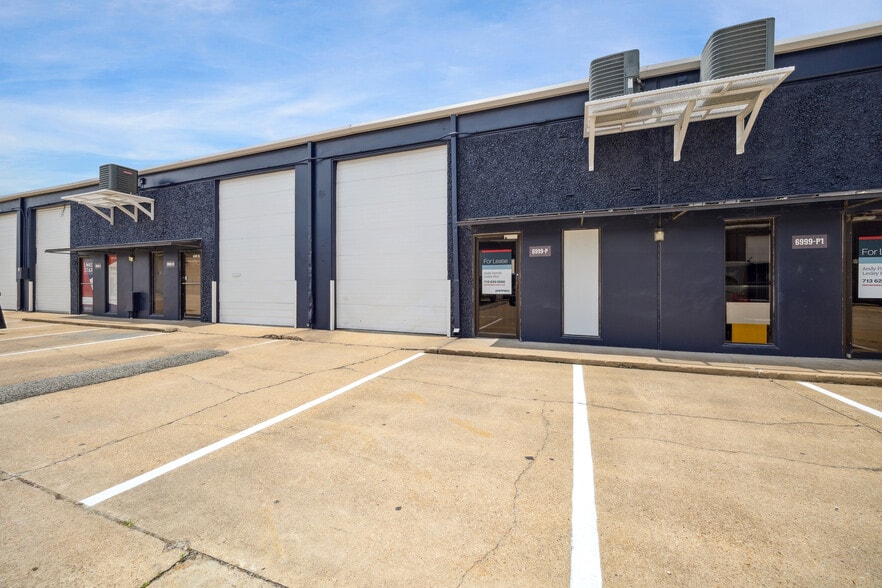 More Photos Of 6989 W Little York Rd, Houston Warehouse For Lease