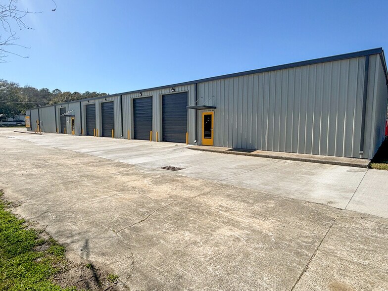 More Photos Of 5780 Dorchester Rd, Charleston Warehouse For Lease