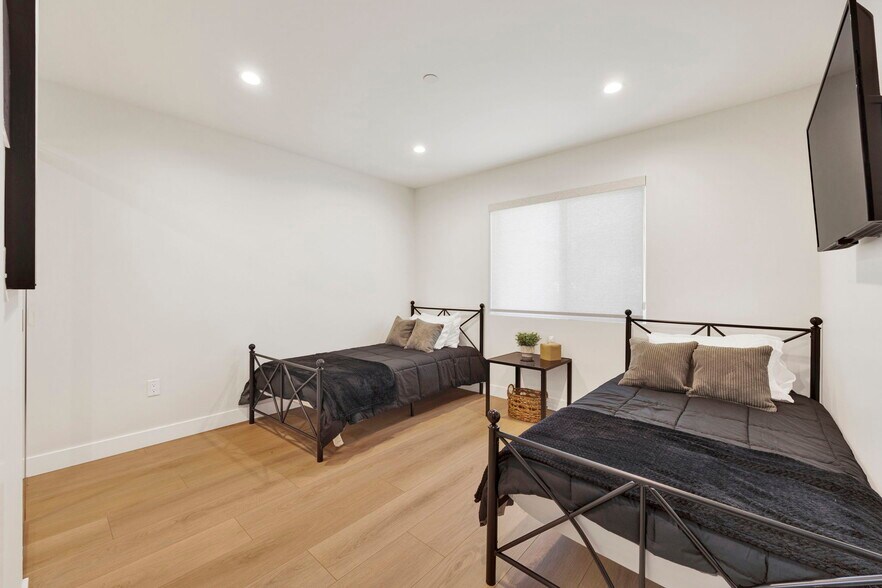 More Photos Of 7410 Denny Ave, Sun Valley Healthcare For Sale