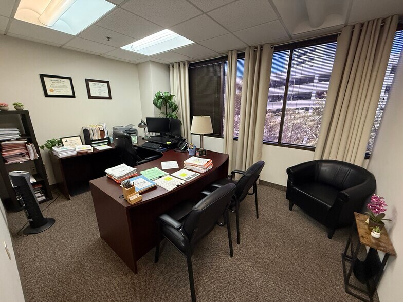 More Photos Of 202 E Earll Dr, Phoenix Medical For Sale