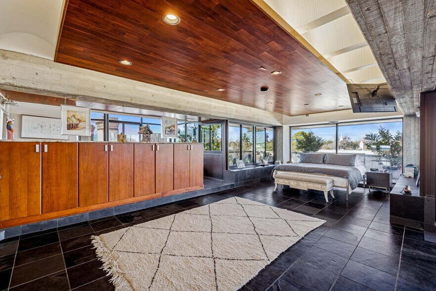 More Photos Of 916 Bay St, Beaufort Office For Sale