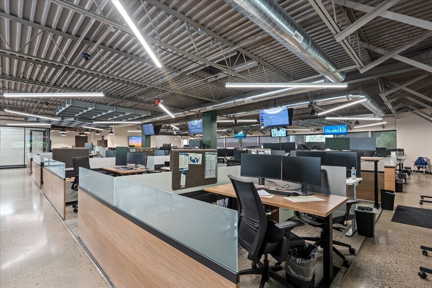 More Photos Of 29444 Northwestern Hwy, Southfield Office For Sale