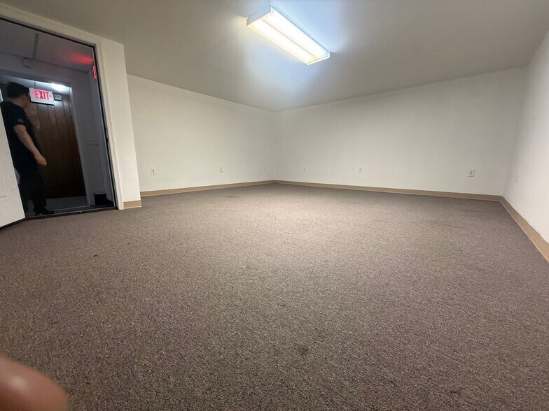 More Photos Of 8508 Lansdowne Ave, Upper Darby Township Freestanding For Sale
