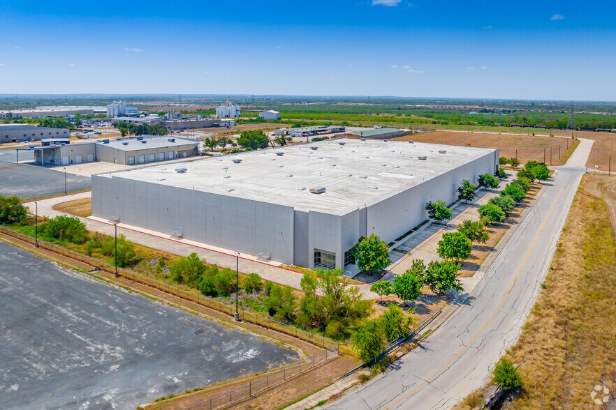 More Photos Of 10120 Fischer Rd, Von Ormy Distribution For Sale