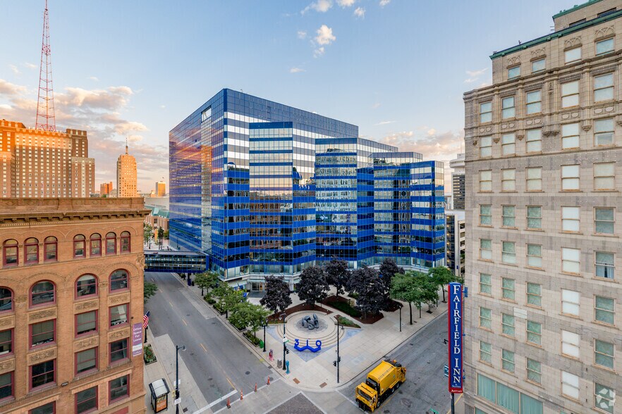 Primary Photo Of 310 W Wisconsin Ave, Milwaukee Office For Lease