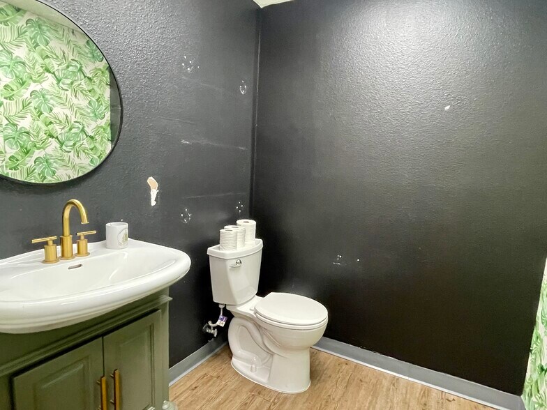 More Photos Of 2119 W Brandon Blvd, Brandon Storefront Retail Office For Lease