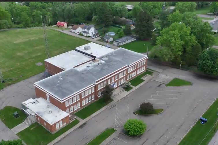 Primary Photo Of 76 W Athens Rd, Roseville Schools For Lease