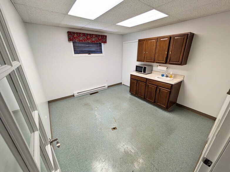 More Photos Of 1365 Blue Mountain Dr, Danielsville Office For Sale