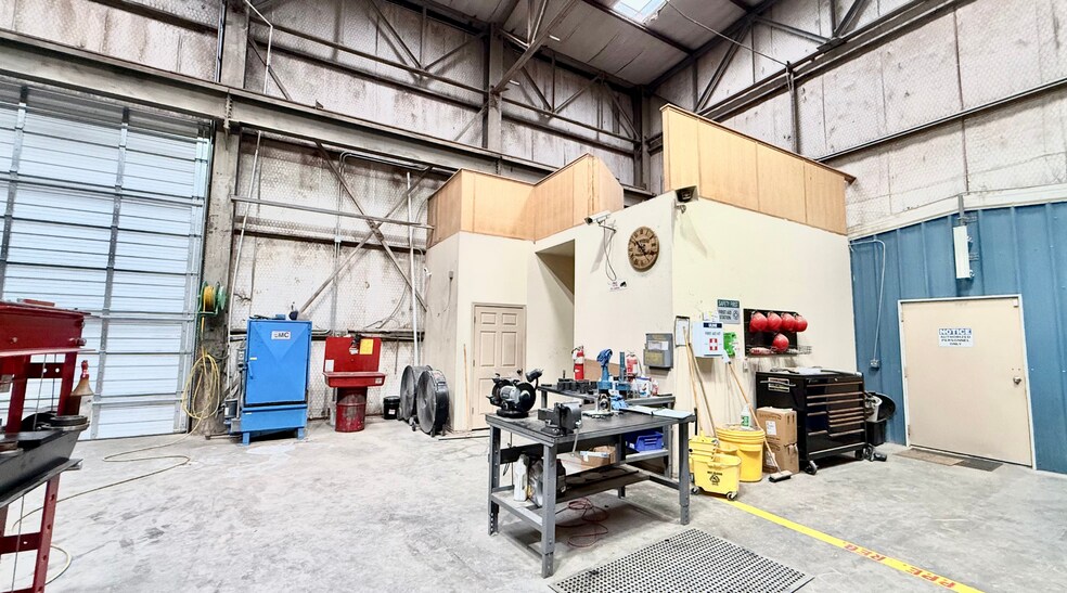 More Photos Of 14625 N Hollyhock Ave, Gardendale Warehouse For Sale