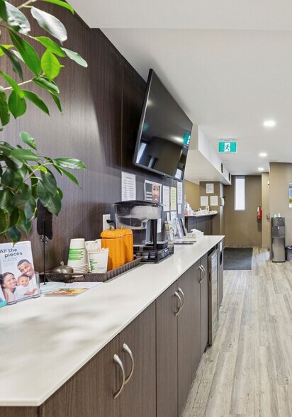 More Photos Of 185 Grand Av W, Chatham Medical For Sale