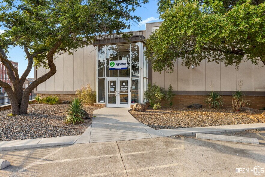 More Photos Of 915 9th St, Wichita Falls Office For Sale