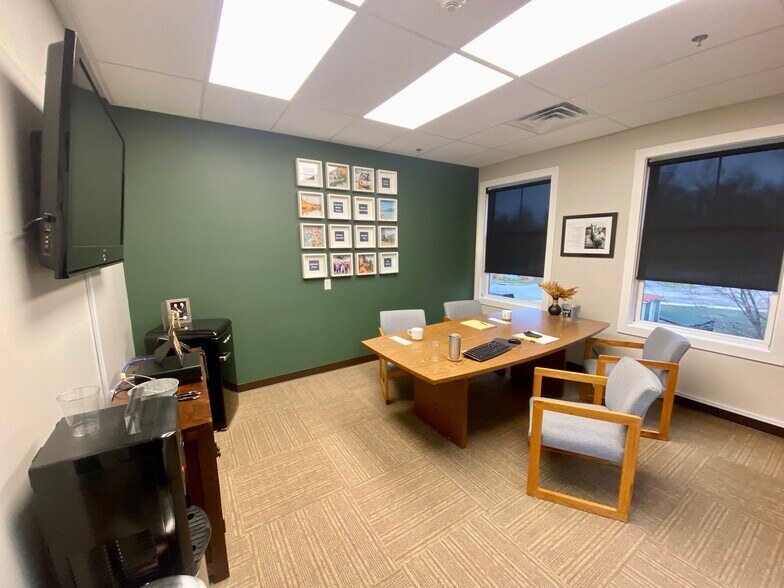 More Photos Of 921 S Arbor Vitae, Edwardsville Freestanding For Sale