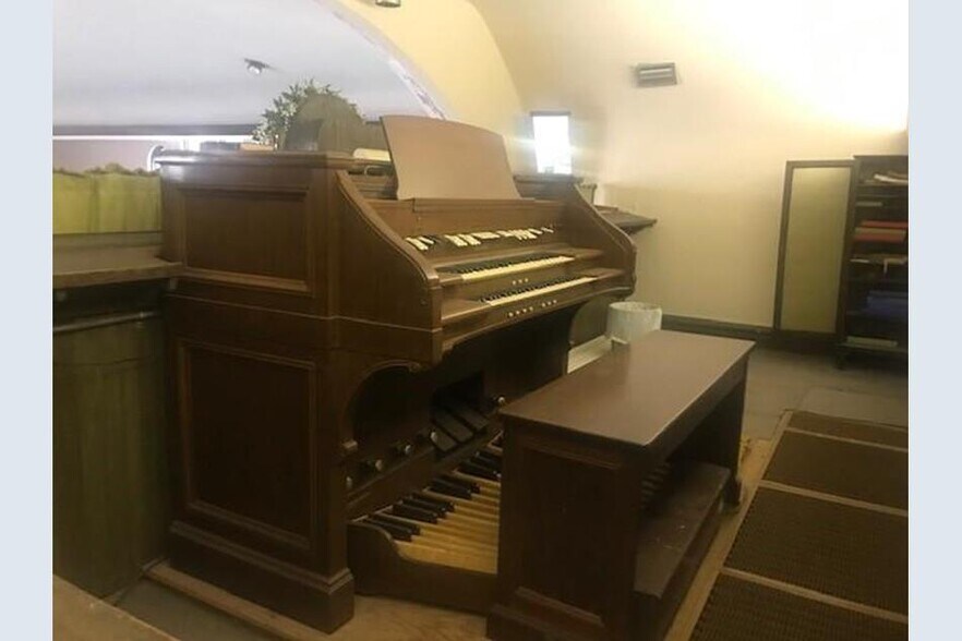 More Photos Of 329 E Moody Ave, New Castle Religious Facility For Sale