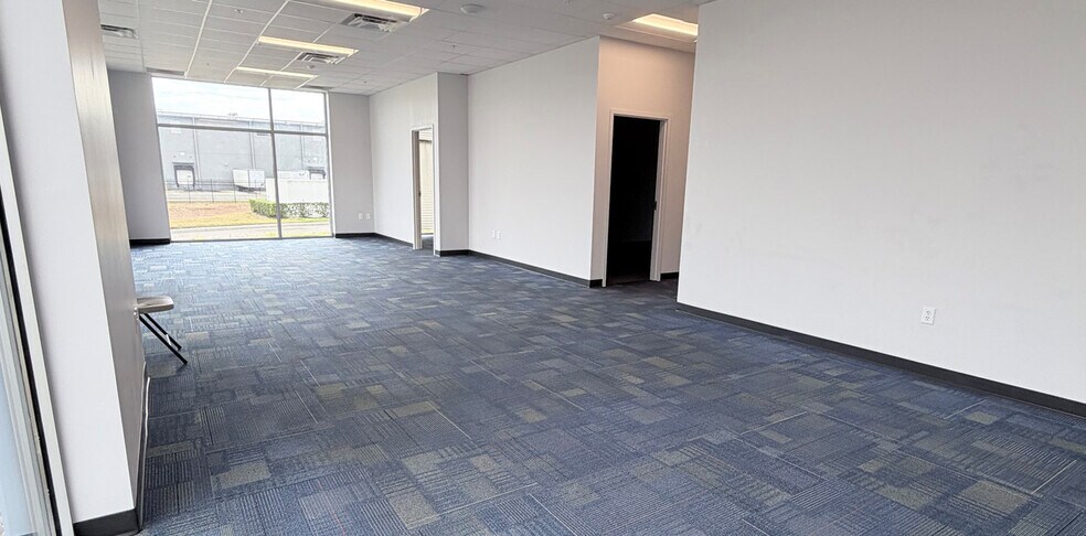 More Photos Of 3040 Shelby Industrial Dr, Apopka Distribution For Lease