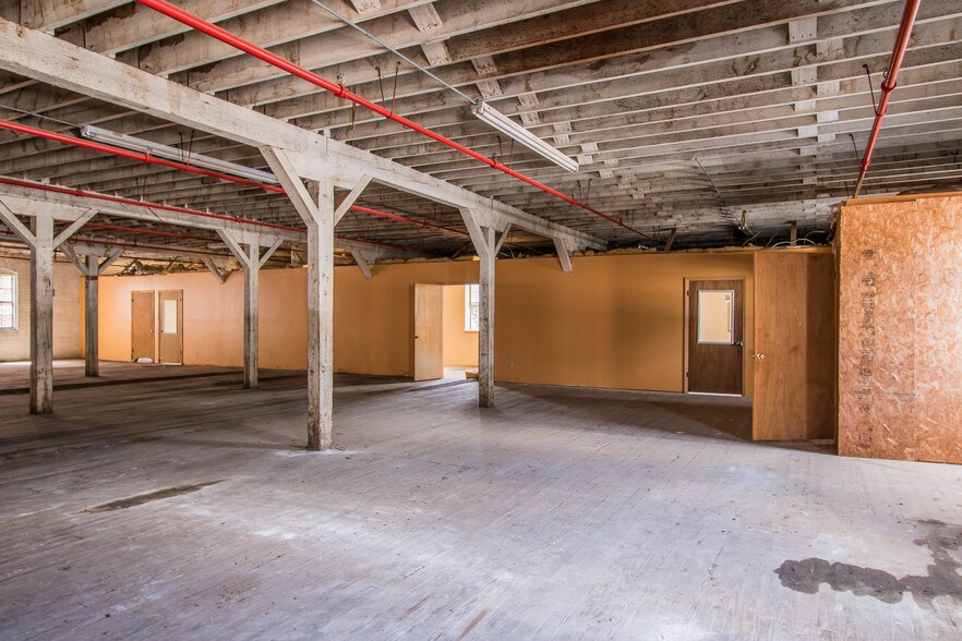 More Photos Of 115 W Clark St, Quincy Warehouse For Sale