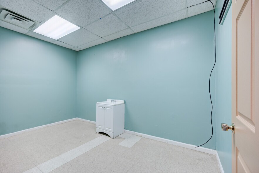 More Photos Of 19953 Conant St, Detroit Medical For Sale