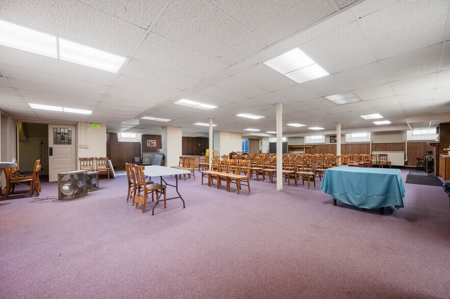 More Photos Of 418 W Adams St, Muncie Religious Facility For Sale