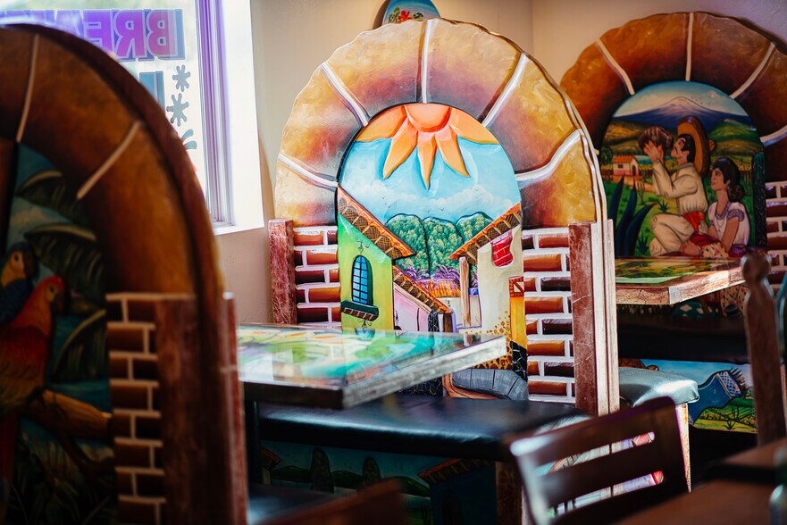 More Photos Of 213 W Willow Rd, Enid Restaurant For Sale